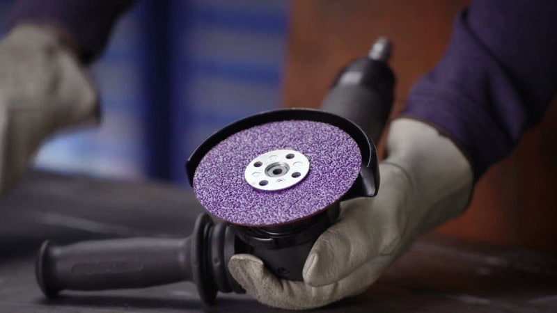 Preview: 3M™ Cubitron™ II 982CX Pro 83323, Ø 115 mm x ø 22,23 mm, 36+, 13.300 U./Min., Fiberschleifscheibe mit Präzisions-Keramikkorn