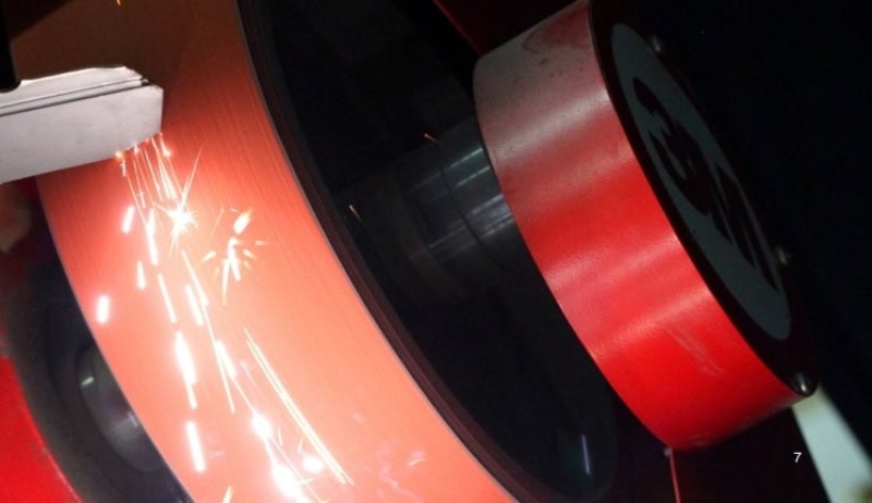 Preview: 3M™ Cubitron™ II 984F 547416, 20 mm x 520 mm, 80+, YF-Polyester, Universal Schleifband mit Präzisions-Keramikkorn und Aluminiumoxid-Schleifkorn