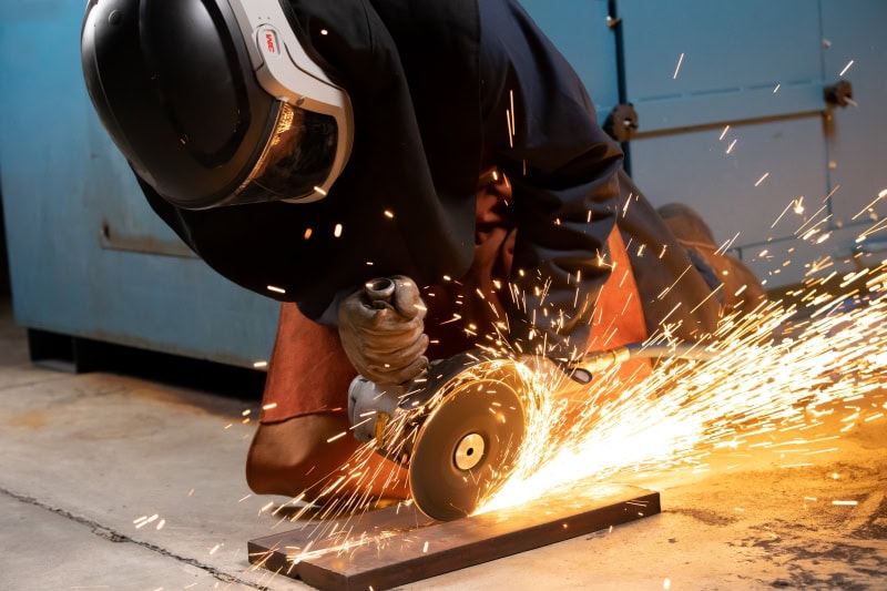 Preview: 3M™ Cubitron™ 3 Cut and Grind Schruppscheibe 93473, Ø 180 mm x 3,5 mm, ø 22 mm, 36+, 8.500 U./Min., Typ 27 Gekröpft, Präzisions-Keramikkorn, Für alle Schrupp- und Trennarbeiten