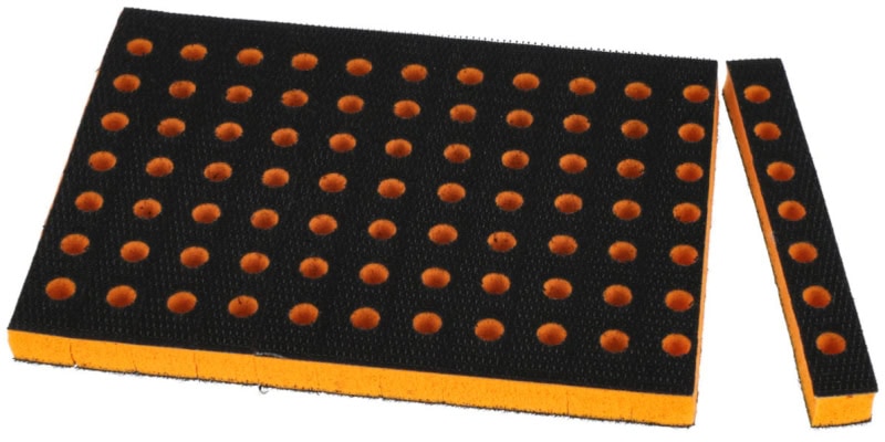 Preview: Mirka® Nut Softauflage für Schleifschuhe 8294751010, 100 x 150 mm, 10 mm, 7 Löcher, Kletthaftend, 12,5 x 100 mm vorperforiert, Ideal für DEOS Schwingschleifer, Für Lochsysteme: Multilochung und Gitternetzschleifstreifen