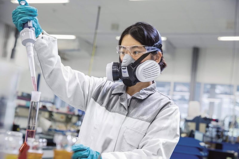 Preview: Dräger® X-plore® 3300 Gasmaske / Halbmaske R55331, Größe S, Soft TPE, Dräger® Bajonett-Klick Filteranschluss