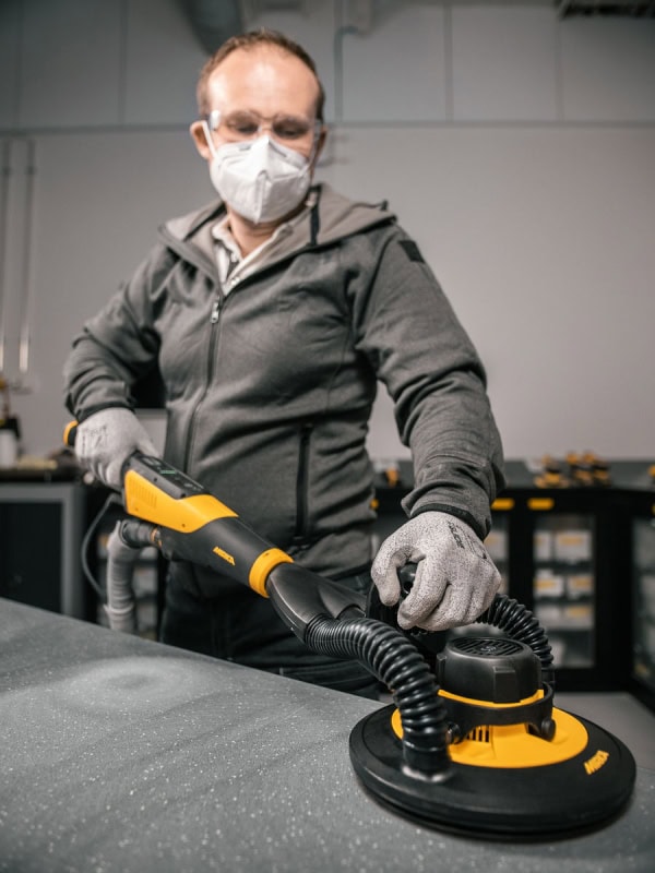 Preview: Mirka® LEROS 950CV Kurzvariante Elektro Wandschleifer | Deckenschleifer MIW9502122, Ø 225 mm, 5 mm Schleifhub, Kein Gewinde, Zentralabsaugung, 240V, 0,47 PS / 350 Watt, Externe Absaugung