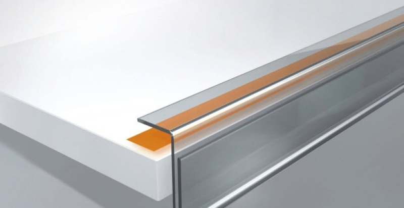 Preview: tesa® Wiederlösbares Klebeband 65610 Removable, 1360 mm x 50 m, 1,2 mm, Weiß, Doppelseitiges PE Schaumband für wiederlösbare Verbindungen
