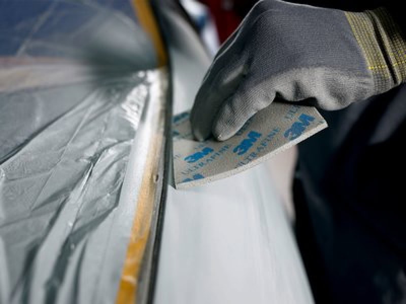 Preview: 3M™ Soft Pads E02600, 115 mm x 140 mm, H: 5 mm, P1500 - P2000, A, Mikrofein, Weich, Ohne Haftung, Einseitiger Schleifschwamm mit Aluminiumkorn, Für Finisharbeiten