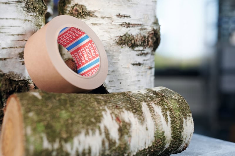 Preview: tesa® 4713, 50 mm x 50 m, 0,125 mm, Weiß, Recycling freundlich, Sortenrein, FSC® Papier Verpackungsklebeband aus verantwortungsvollen Quellen