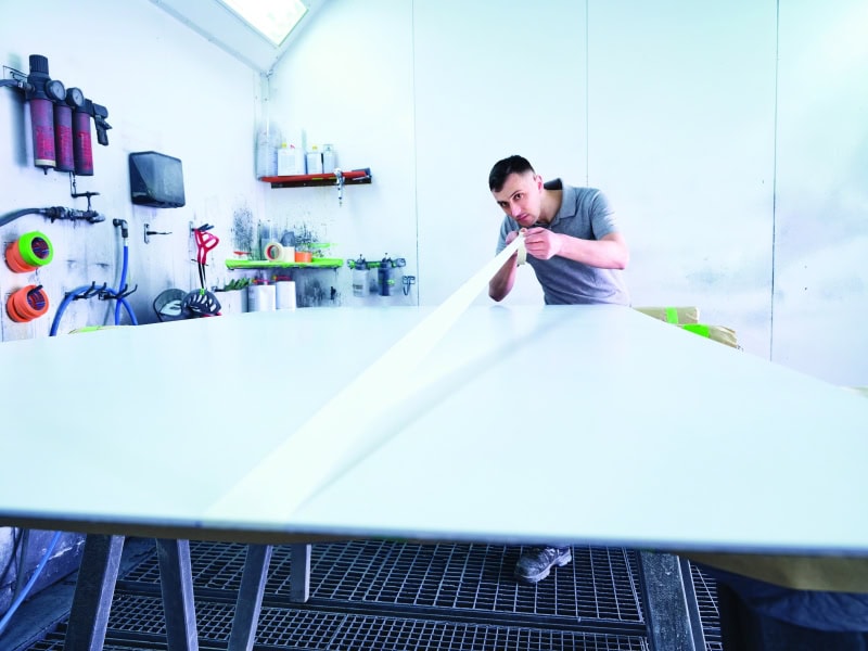 Preview: tesa® 4831, 19 mm x 50 m, 0,125 mm, Beige, Silikonfreies PET Abdeckband, Für Abdeckarbeiten von Verbundstoffen