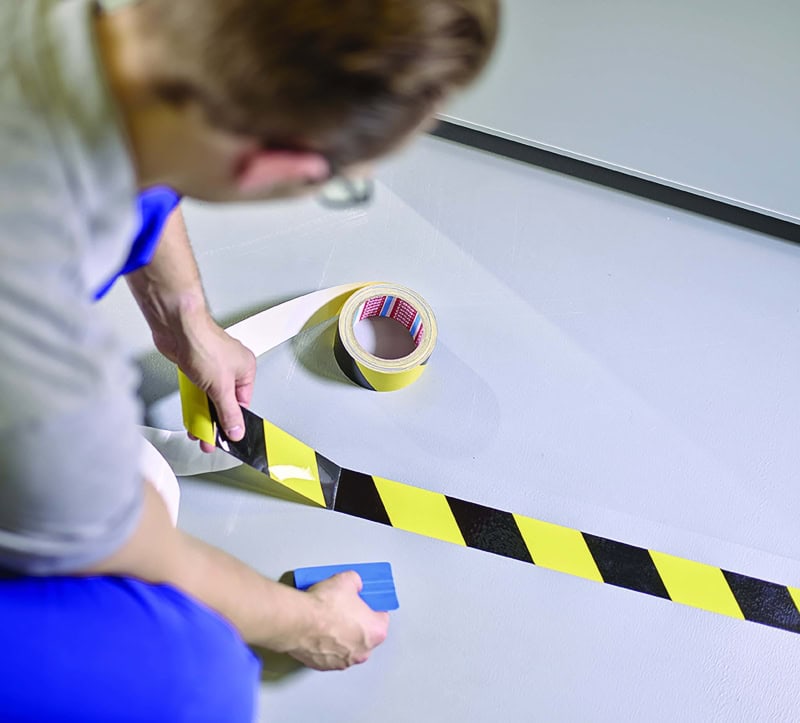 Preview: tesa® 60960, 50 mm x 20 m, 0,175 mm, Schwarz, Premium Anti-Kratzer Bodenmarkierungsband & Warnklebeband