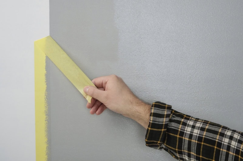 Preview: tesa® Professional 4334 Präzisionskrepp® PLUS, 25 mm x 50 m, 0,09 mm, Gelb, Malerband & Lackierband für perfekte Ergebnisse