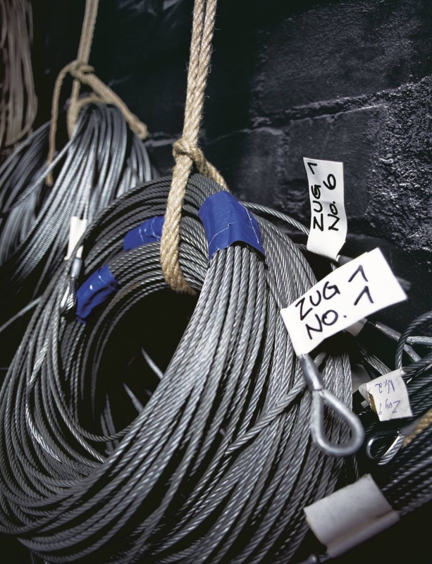Preview: tesaband® Gewebeband 4688, 50 mm x 50 m, 0,26 mm, Grau, PV0, Allrounder & Reparatur Klebeband