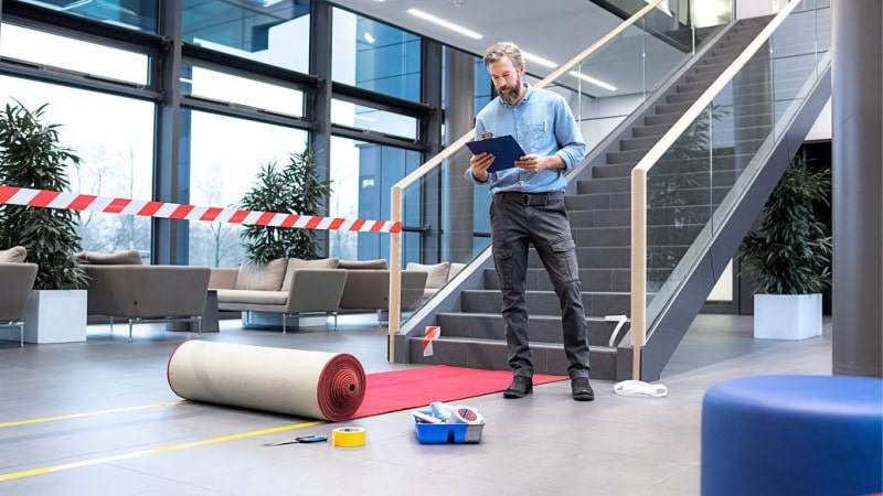 Preview: tesa® 4169, 50 mm x 33 m, 0,18 mm, Schwarz / Gelb, Premium Bodenmarkierungs- & Warnband