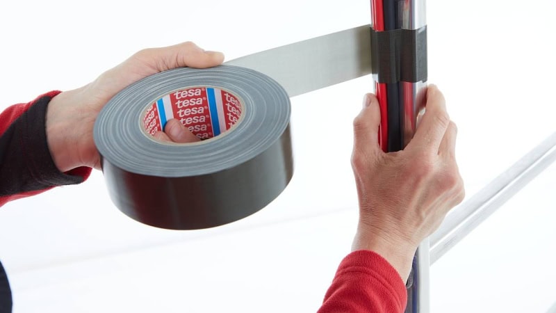 Preview: tesaband® 53799, 50 mm x 50 m, 0,31 mm, Schwarz, Reflektierendes Gewebeband mit PE-Beschichtung