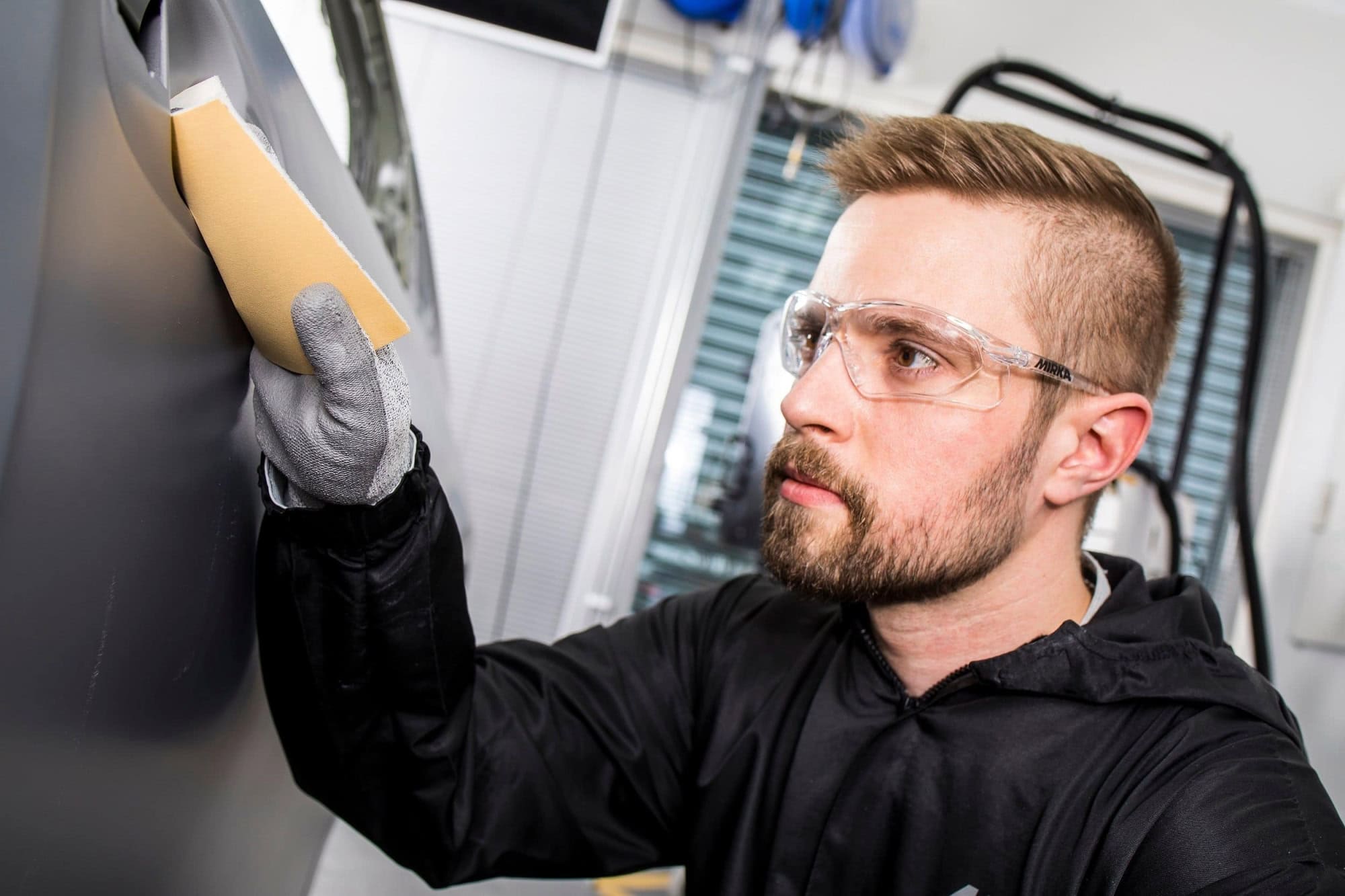 Mirka® Goldflex Soft 2912707032, 115 mm x 125 mm, P320, A, Weich, Ohne Haftung, 200 Stück auf der Rolle, Perforierte einseitige Handpads mit Aluminiumkorn, Für Finish- und Polierarbeiten an Werkstücken