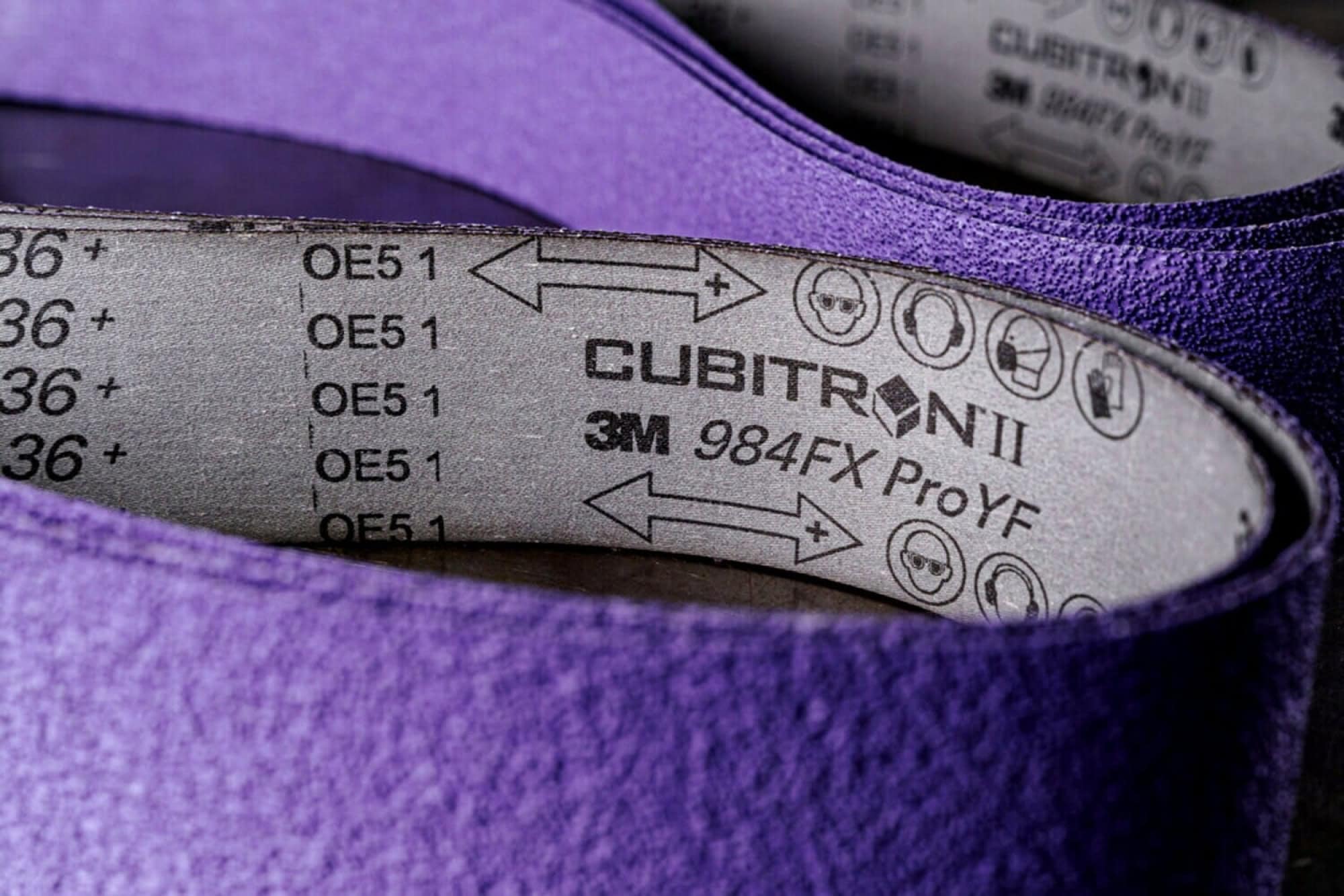 3M™ Cubitron™ II 984FX Pro 300523, 13 mm x 457 mm, 36+, YF-Gewebe, Schleifband mit Präzisions-Keramikkorn, Für Abtragsarbeiten