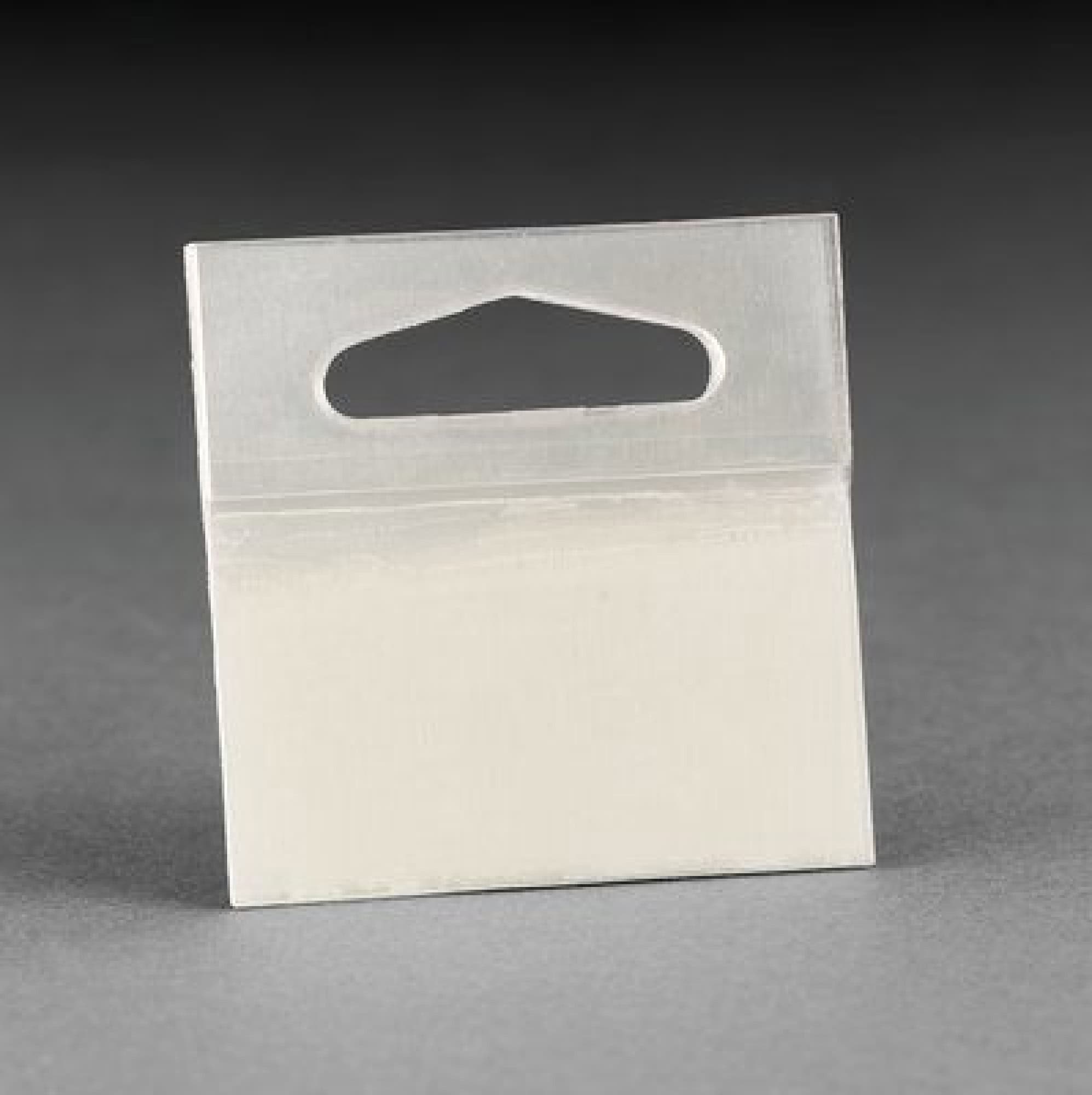 3M™ ScotchPad™ 1075, 50,8 x 50,8 mm, Transparent, Deltalochung, Hang Tabs selbstklebende Aufhänger, 50 Stück pro Packung