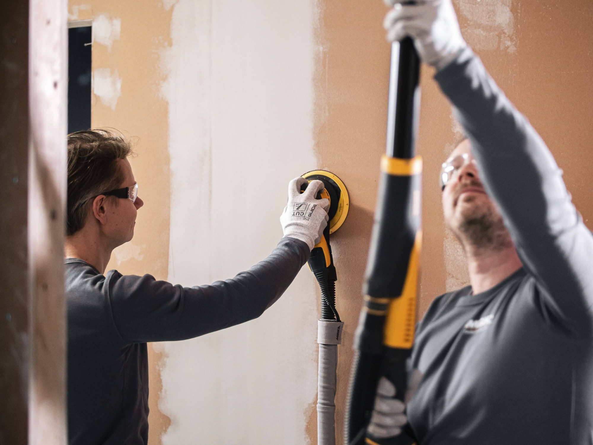 Preview: Mirka® Iridium® 2468002518, Ø 225 mm, P180, Multilochung, Kletthaftend, Schleifscheibe mit Keramik- und Aluminiumkorn