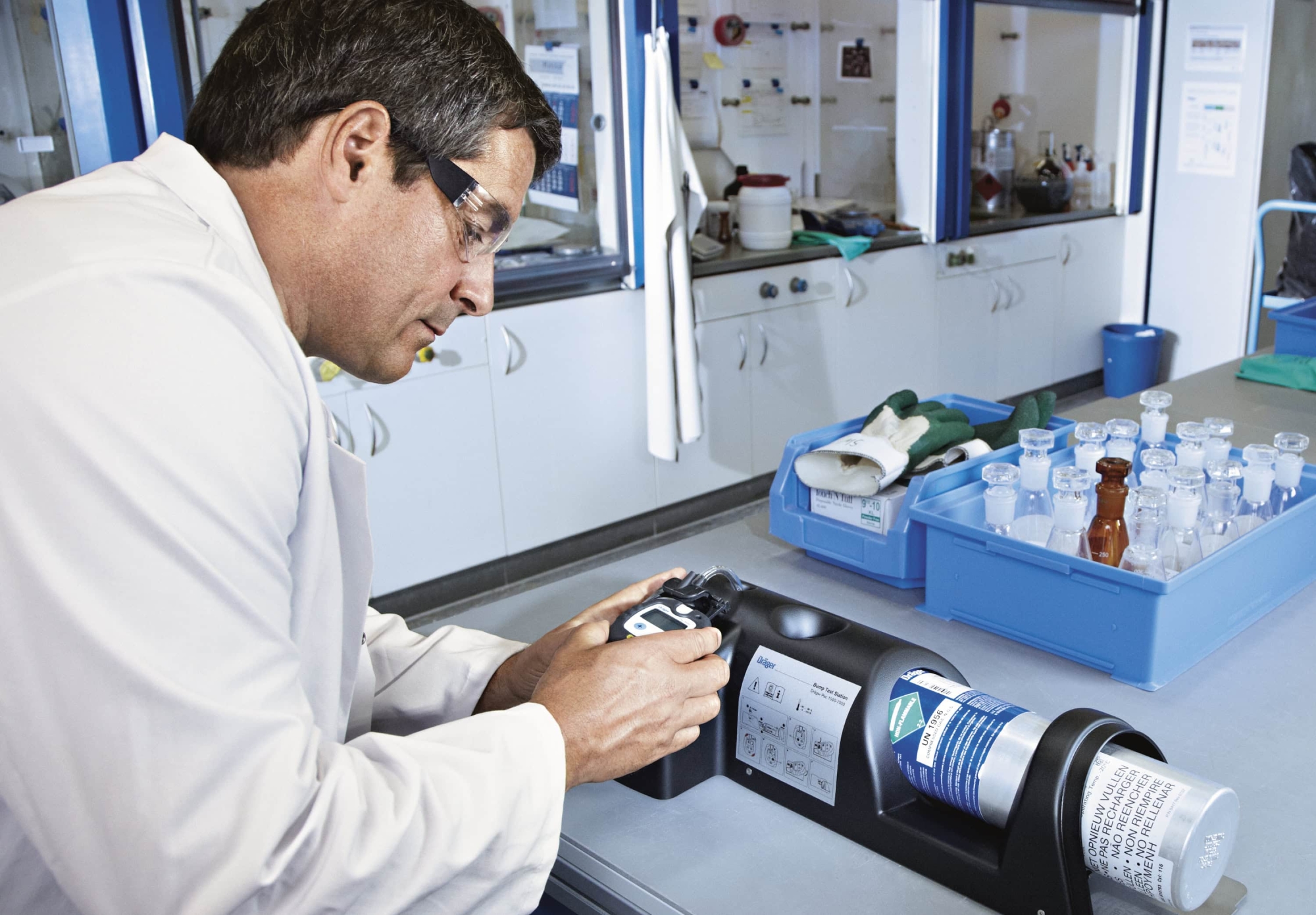 Preview: Dräger® Pac® Bump Test Station ohne Prüfgasflasche 8317410, Passend für Pac® 3500 / 6000 / 6500 / 7000 / 8000 / 8500 Serie, Für Begasungstest & Justierung