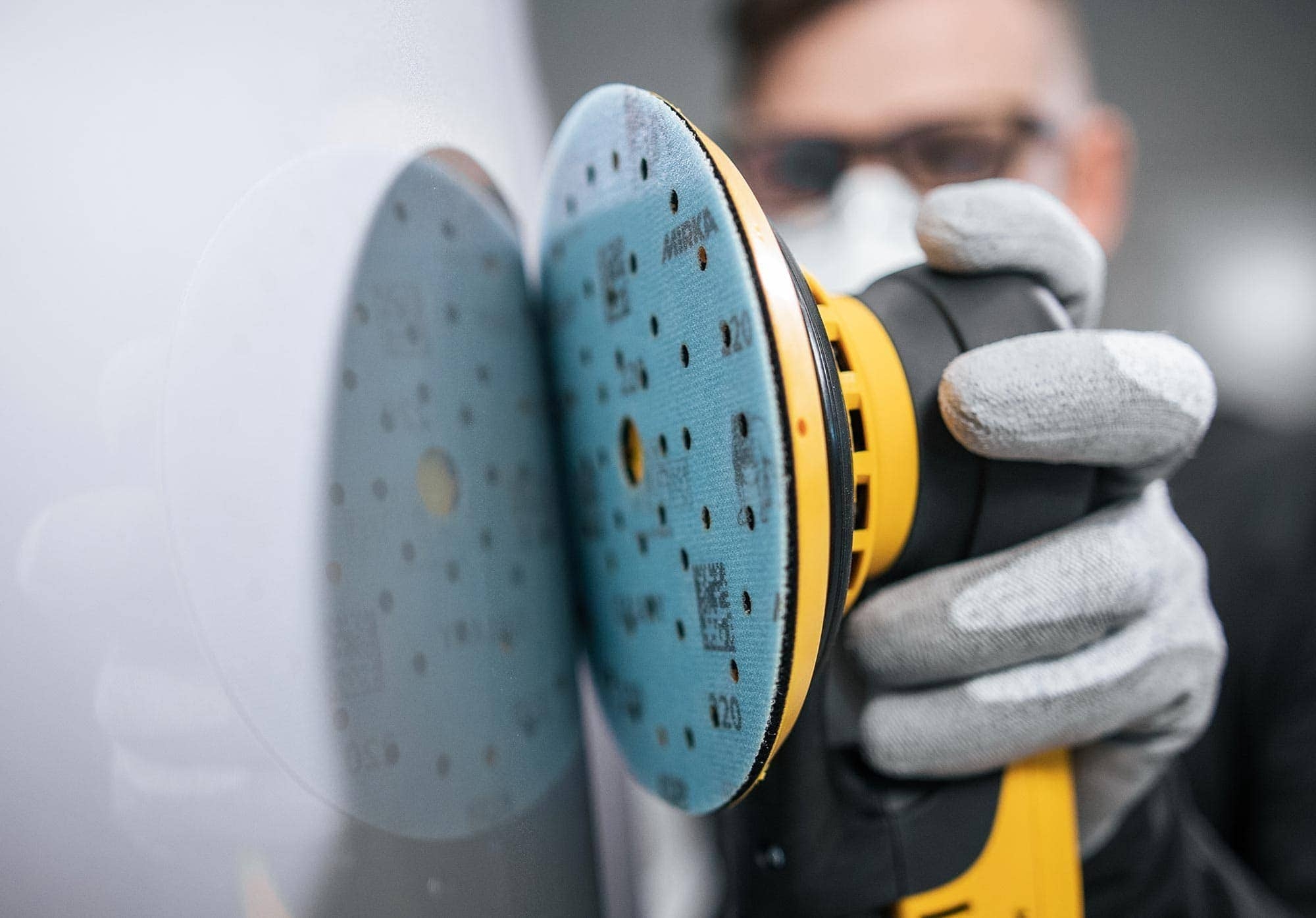 Preview: Mirka® Galaxy FY61209915, Ø 125 mm, P150, Ungelocht, Kletthaftend, Filmscheibe mit Präzisions-Keramik- & Aluminiumkorn
