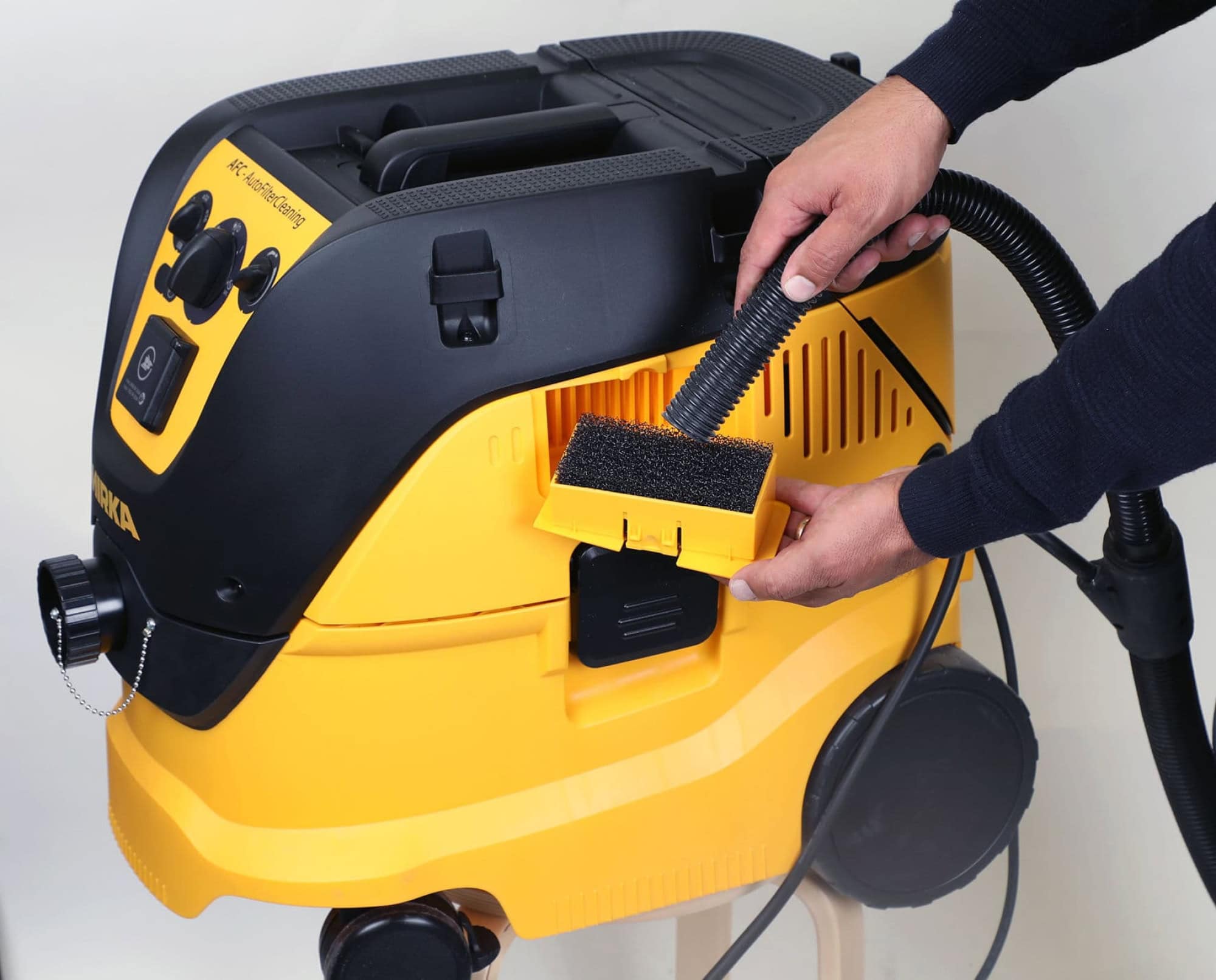 Mirka® Industrie Staubsauger 1230 M AFC 8999220111, 30 Liter, Nass & Trocken, 0,63 PS / 1200 Watt, 4.500 L/.Min., Staubklasse M, Anti Statisch (ESD), Automatische Filterreinigung, Auto Start, Für staubfreies Schleifen & Arbeiten am Arbeitsplatz