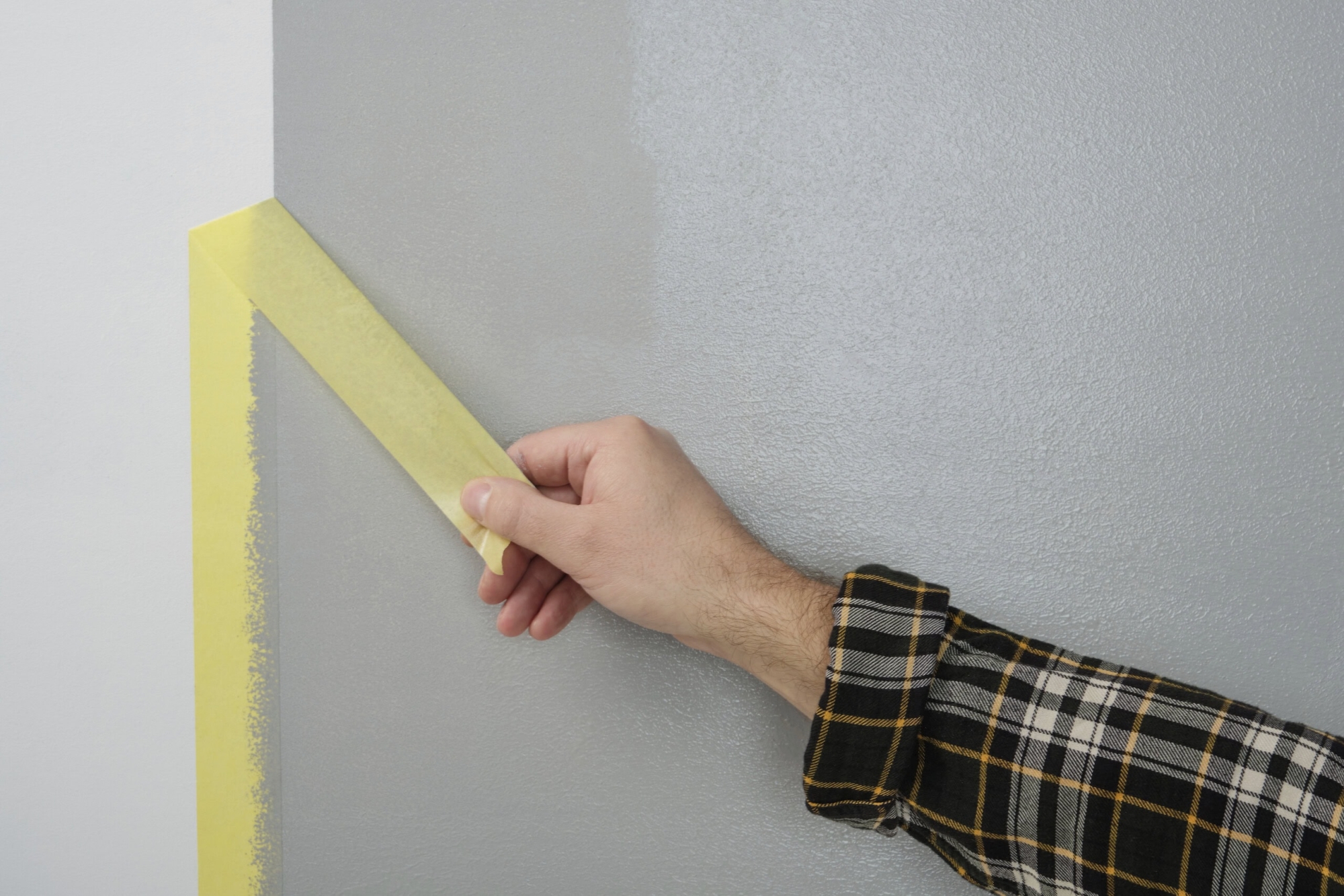 tesa® Professional 4334 Präzisionskrepp® PLUS, 50 mm x 50 m, 0,09 mm, Gelb, Malerband & Lackierband für perfekte Ergebnisse