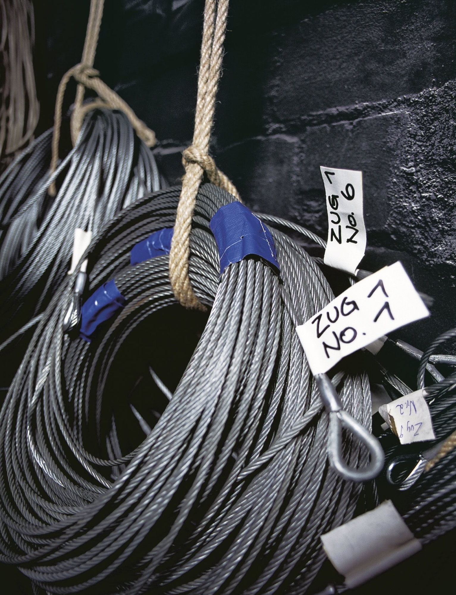 tesaband® Gewebeklebeband 4688, 38 mm x 50 m, 0,26 mm, Schwarz, PV0, Allrounder & Reparatur Klebeband