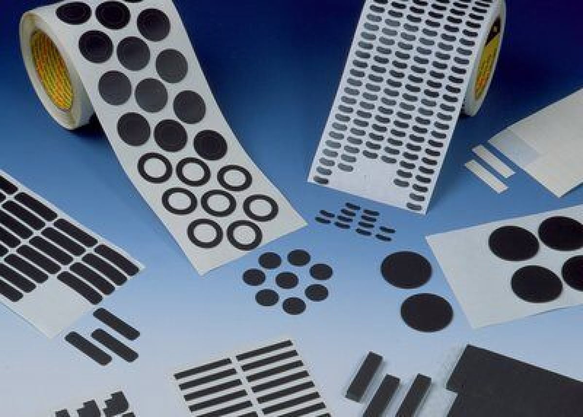 3M™ Bumpon™ SJ 6032 S, B: 114 mm, L: 66 m, H: 0,8 mm, Schwarz, Rollenware, Elastikpuffer Rollenmaterial mit A-20 Acrylat Klebstoff