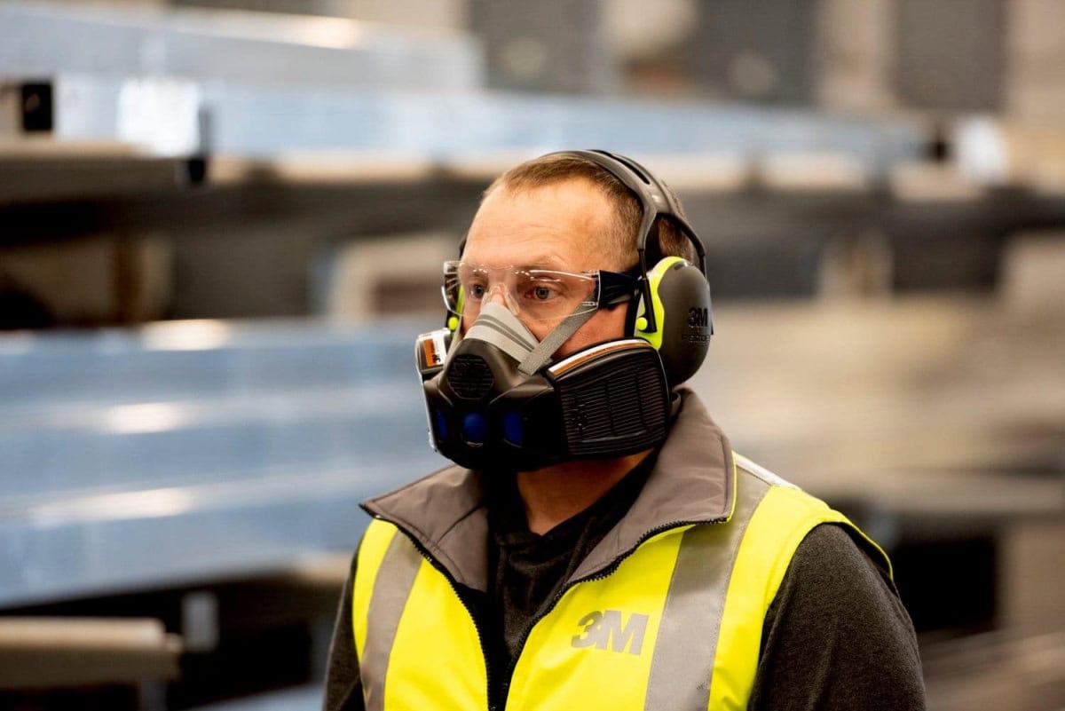 3M™ Secure Click™ Gasmaske / Halbmaske HF-802SD, Größe M, Secure-Click Filteranschluss, Halbmaske mit Sprechmembran
