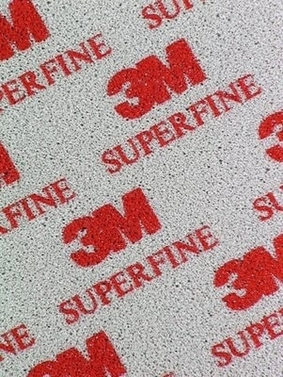 3M™ Soft Pads E02600, 115 mm x 140 mm, H: 5 mm, P1500 - P2000, A, Mikrofein, Weich, Ohne Haftung, Einseitiger Schleifschwamm mit Aluminiumkorn, Für Finisharbeiten