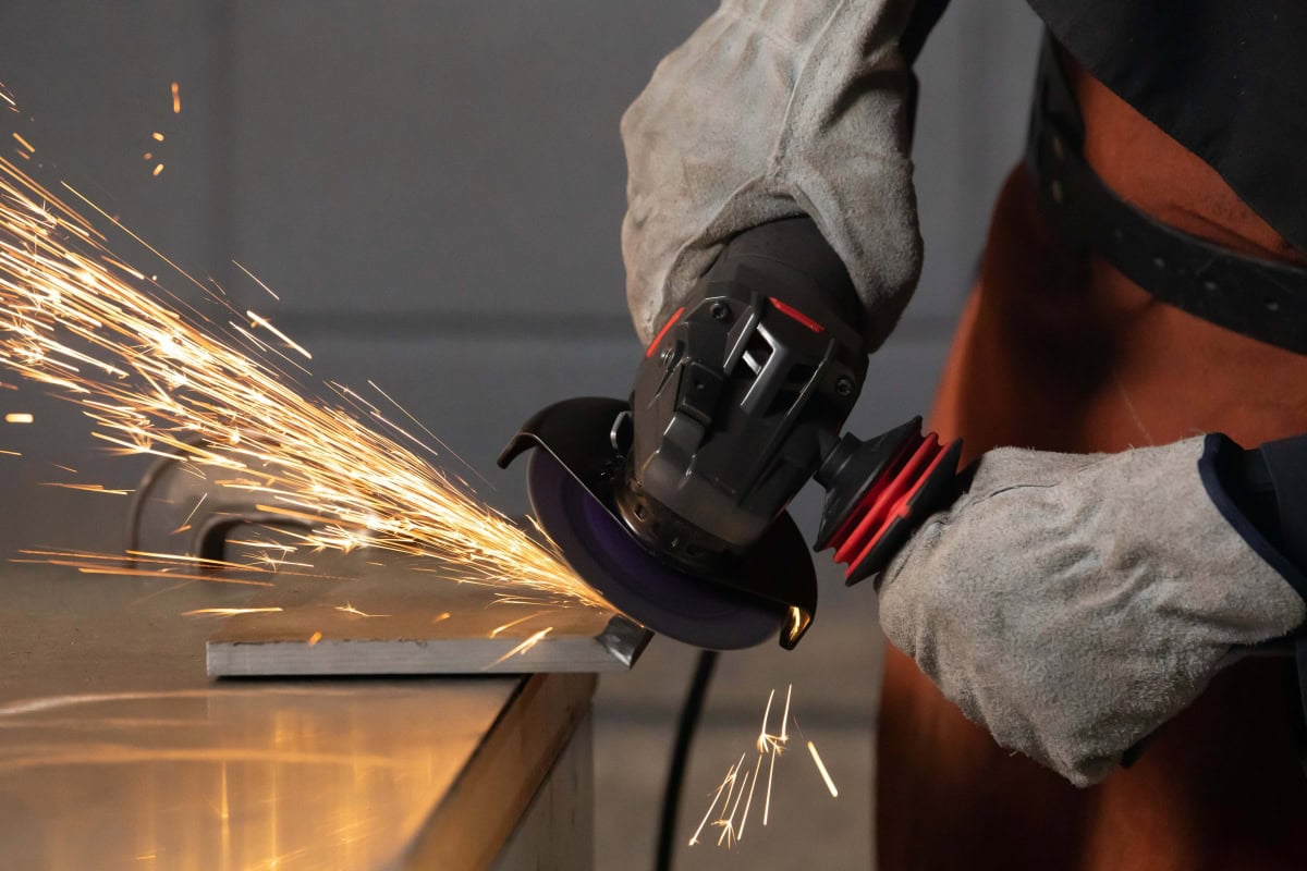 3M™ Cubitron™ 3 Cut and Grind Schruppscheibe 93473, Ø 180 mm x 3,5 mm, ø 22 mm, 36+, 8.500 U./Min., Typ 27 Gekröpft, Präzisions-Keramikkorn, Für alle Schrupp- und Trennarbeiten