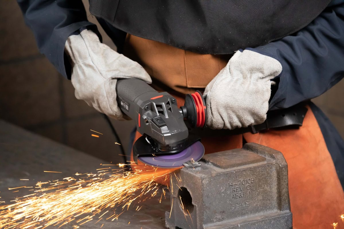 3M™ Cubitron™ 3 Cut and Grind Schruppscheibe 93473, Ø 180 mm x 3,5 mm, ø 22 mm, 36+, 8.500 U./Min., Typ 27 Gekröpft, Präzisions-Keramikkorn, Für alle Schrupp- und Trennarbeiten