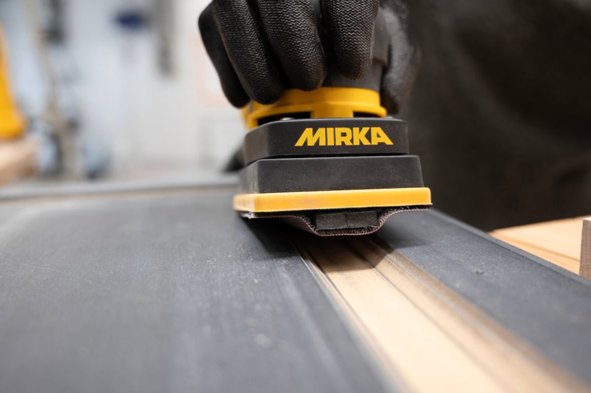 Mirka® Nut Softauflage für Schleifschuhe 8294751010, 100 x 150 mm, 10 mm, 7 Löcher, Kletthaftend, 12,5 x 100 mm vorperforiert, Ideal für DEOS Schwingschleifer, Für Lochsysteme: Multilochung und Gitternetzschleifstreifen
