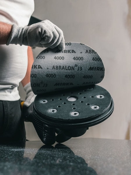 Mirka® Abralon J3 8M055363, Ø 225 mm, P2000, S, Ungelocht, Kletthaftend, Schleifscheibe mit Siliziumkarbidkorn, Für Finish- und Polierarbeiten an Werkstücken