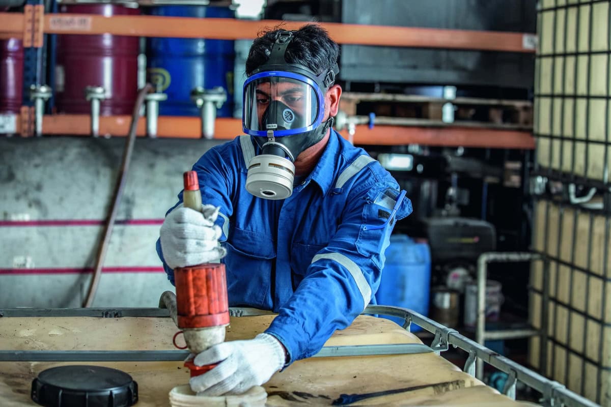 Dräger® X-plore® 6300 Gasmaske / Vollmaske R55800, Universalgröße, Kratz- & UV beständige PMMA Sichtscheibe, EPDM Maskenkörper, Blauer Kunststoffrahmen, RD40 Filteranschluss [NATO Standard], Für Industrieeinsatz
