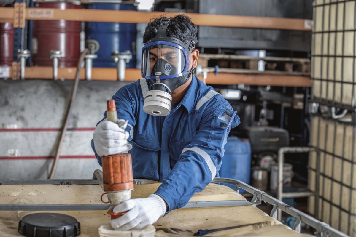 Dräger® X-plore® 6300 Gasmaske / Vollmaske R55800, Universalgröße, Kratz- & UV beständige PMMA Sichtscheibe, EPDM Maskenkörper, Blauer Kunststoffrahmen, RD40 Filteranschluss [NATO Standard], Für Industrieeinsatz