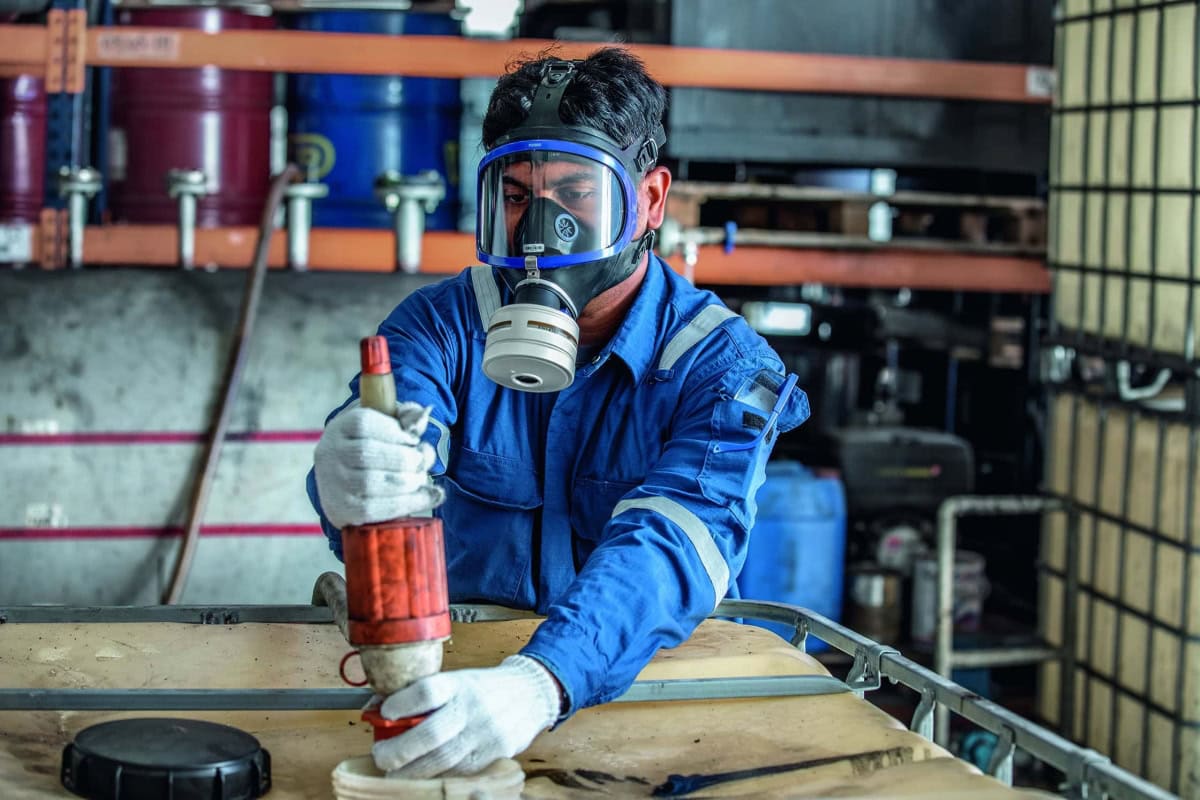Dräger® X-plore® 6530 Gasmaske / Vollmaske R55795, Universalgröße, Schlagfeste Polycarbonat Sichtscheibe, EPDM Maskenkörper, Blauer Kunststoffrahmen, RD40 Filteranschluss [NATO Standard], Für Industrieeinsatz