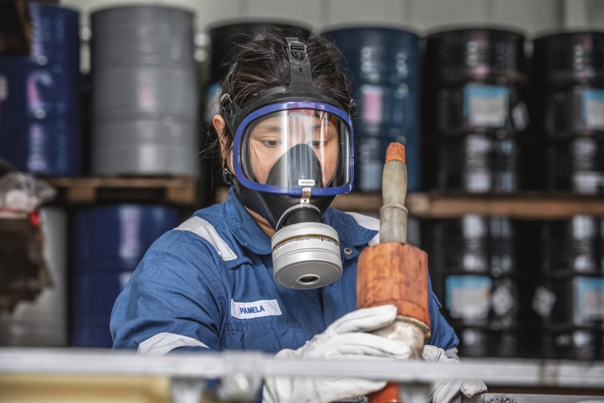 Dräger® X-plore® 6300 Gasmaske / Vollmaske Chemiearbeiter Multikit 3735970, Universalgröße, A2B2E2K2 Hg P3 R D Kombinationsfilter, Kratz- & UV beständige PMMA Sichtscheibe, EPDM Maskenkörper, Blauer Kunststoffrahmen, RD40 Filteranschluss [NATO Standard]