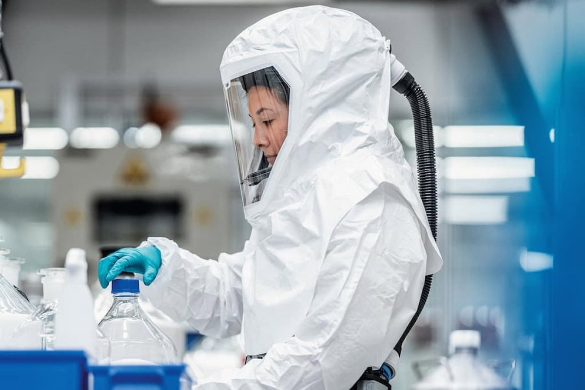 Dräger® X-plore® 8000 Kombi Haube 3710774, Tychem® 4000 | Geklebte Naht, Lang, Universalgröße, TH3, 3B, Haube (PE), Visier (PETG), Weiß, inkl. textiler Halsabdichtung