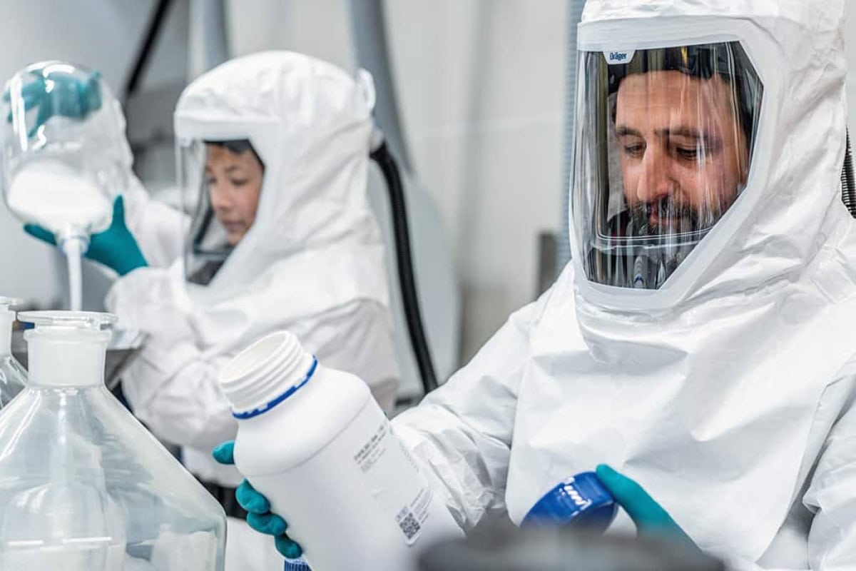 Dräger® X-plore® 8000 Kombi Haube 3710774, Tychem® 4000 | Geklebte Naht, Lang, Universalgröße, TH3, 3B, Haube (PE), Visier (PETG), Weiß, inkl. textiler Halsabdichtung