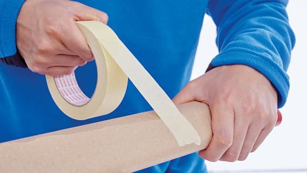 tesa NOPI® 4349, 50 mm x 50 m, 0,11 mm, Beige, Universal Standard Kreppklebeband, Beliebt für allgemeine Abdeck- und Haltezwecke