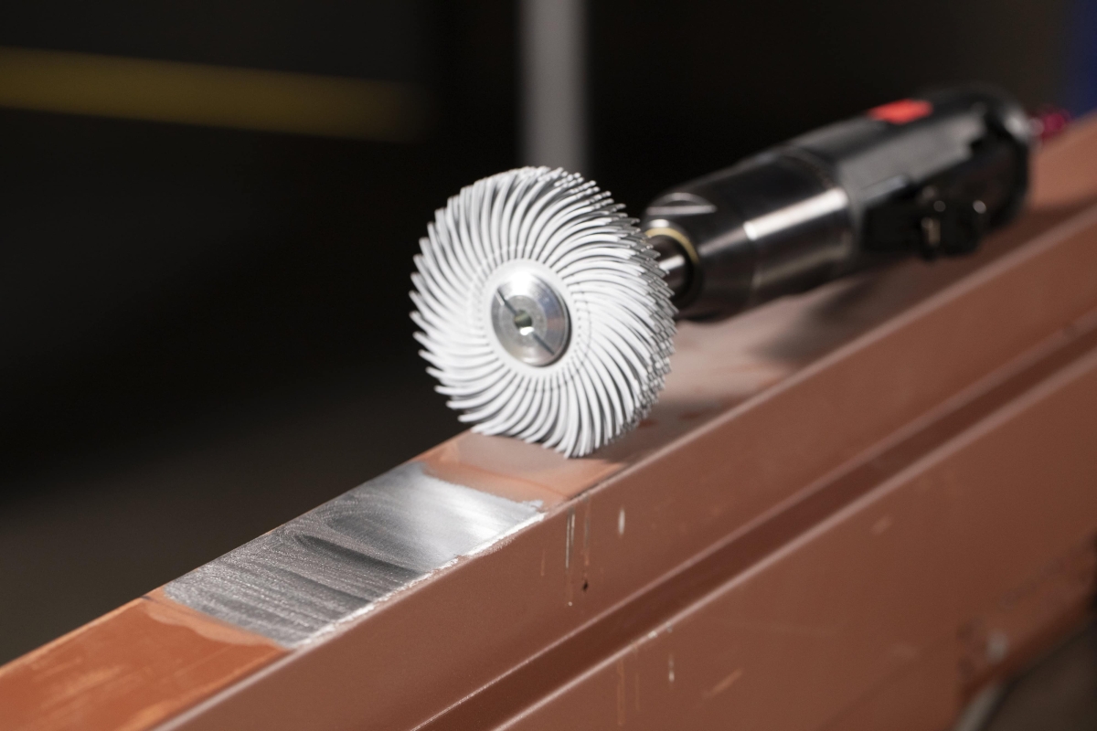 3M™ Scotch-Brite™ Präzisions Radialborstenbürste PN-RB 7100374836, Ø 150 mm x ø 12 mm, Breite: 25 mm 50+, Typ A (Schräge Borsten), Mit Adapter, Grün, 6.000 U./Min., Für Reinigungs- und Entgratungsarbeiten