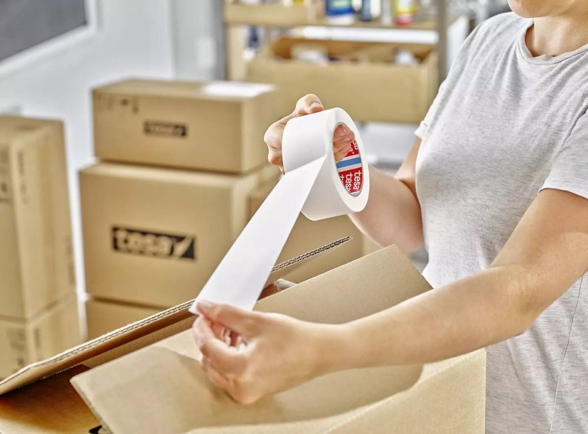 tesa® 4313, 150 mm x 500 m, 0,125 mm, Weiß, PV 12, Recycling freundlich, Sortenrein, FSC® Papier Verpackungsklebeband aus verantwortungsvollen Quellen