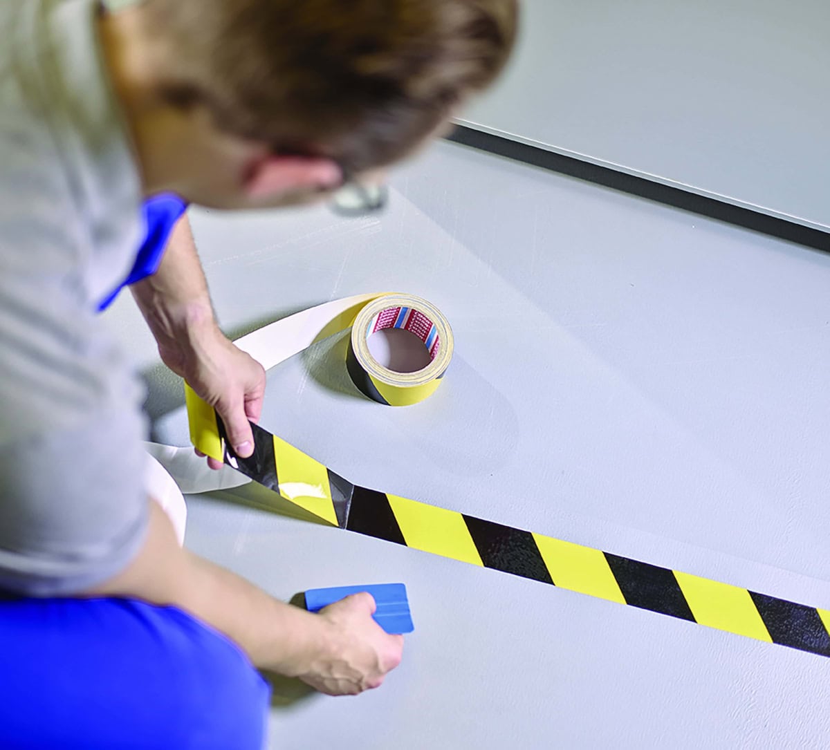 tesa® 60960, 50 mm x 20 m, 0,175 mm, Orange, Premium Anti-Kratzer Bodenmarkierungsband & Warnklebeband