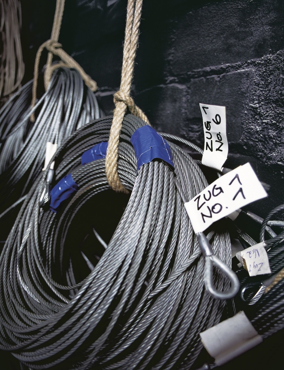 tesaband® Gewebeband 4688, 50 mm x 25 m, 0,26 mm, Rot, PV1, Allrounder & Reparatur Klebeband