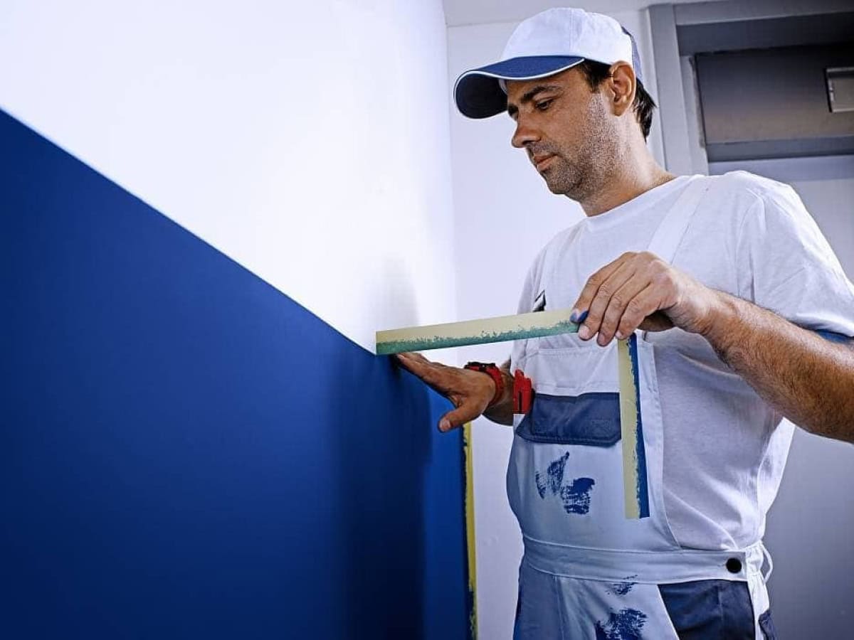 tesa® Professional 4334 Präzisionskrepp® PLUS, 30 mm x 50 m, 0,09 mm, Gelb, Malerband & Lackierband für perfekte Ergebnisse