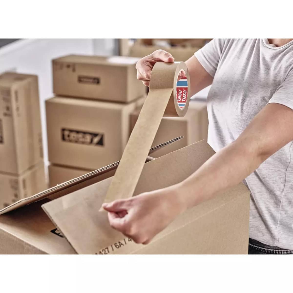 tesa® 4513, 50 mm x 50 m, 0,105 mm, Braun, PV 0, Recycling freundlich, Sortenrein, FSC® Papier Verpackungsklebeband aus verantwortungsvollen Quellen