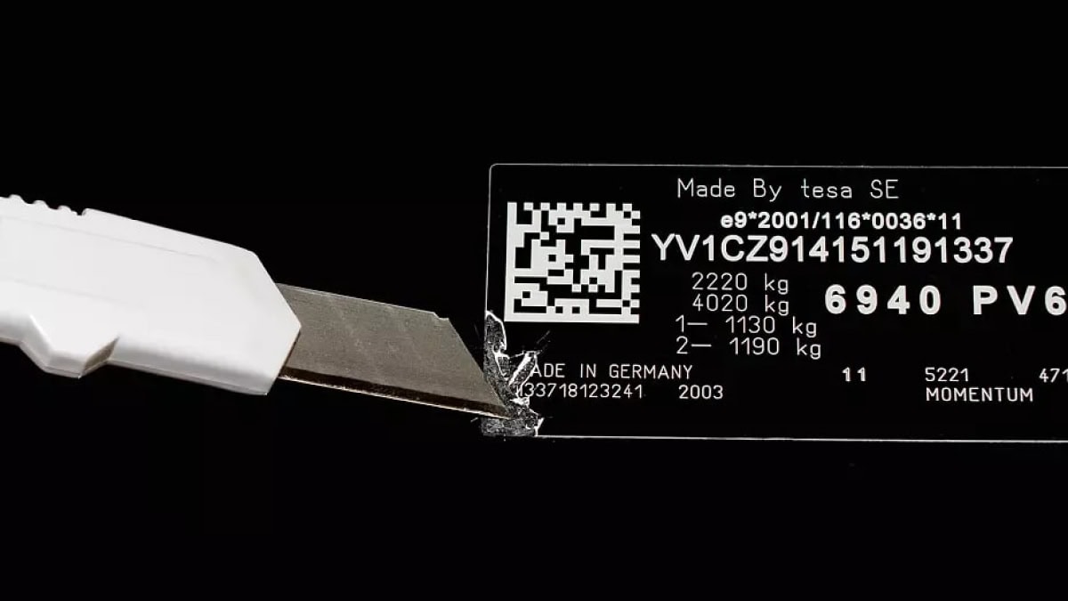 tesa® 6930, 100 mm x 300 m, 0,095 mm, Schwarz, PV 03, Fälschungssicher, Nicht zerstörungsfrei, Laser Labelfolie